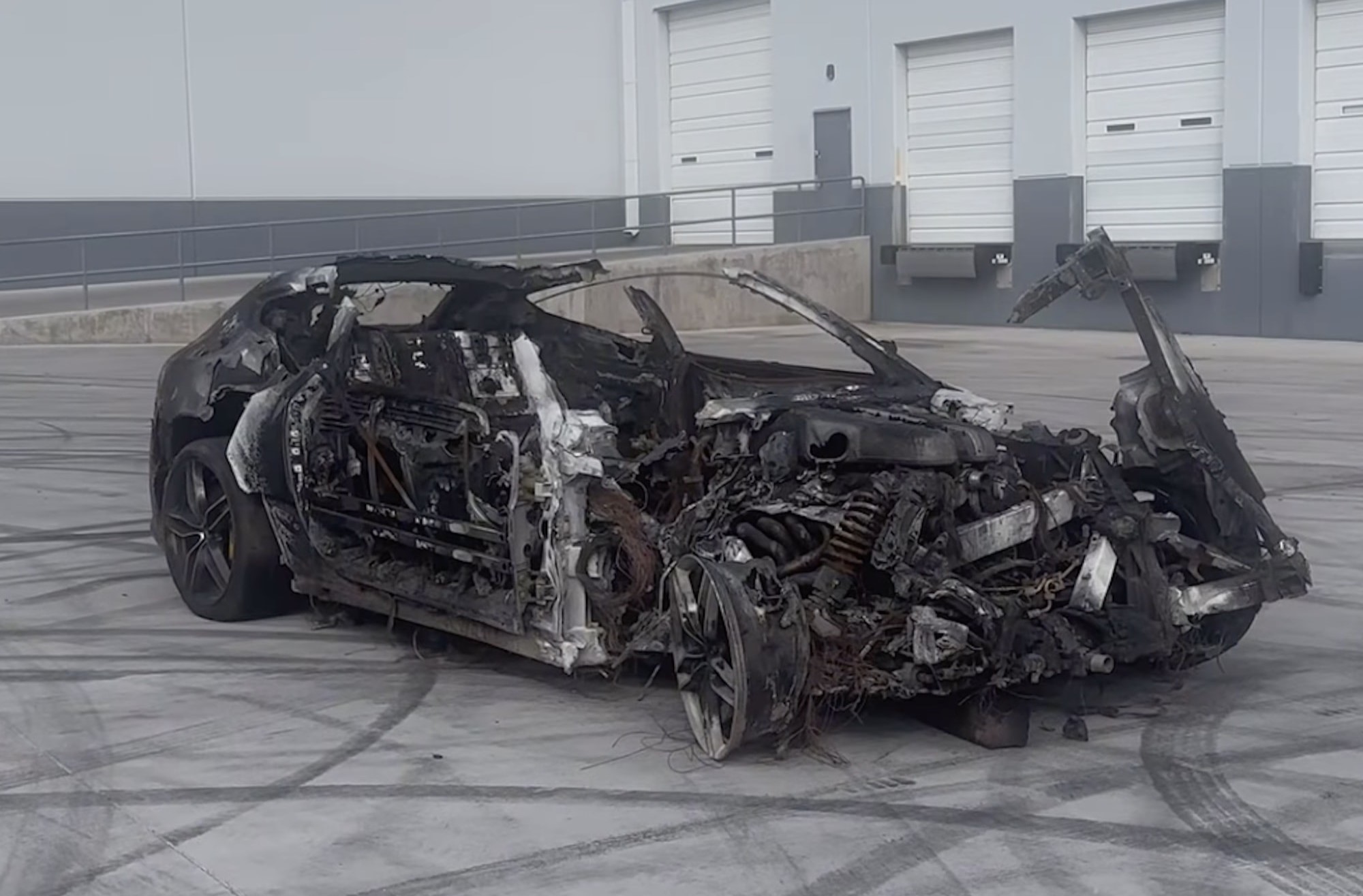 ferrari ff burned to a crisp but the prancing horse logo at the back is just fine 230020 1.jpg