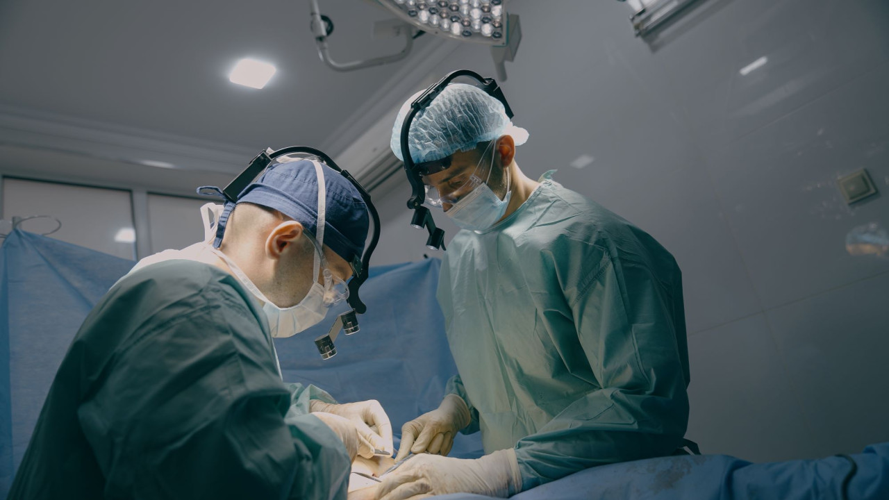 shutterstock xeirourgeio.jpg