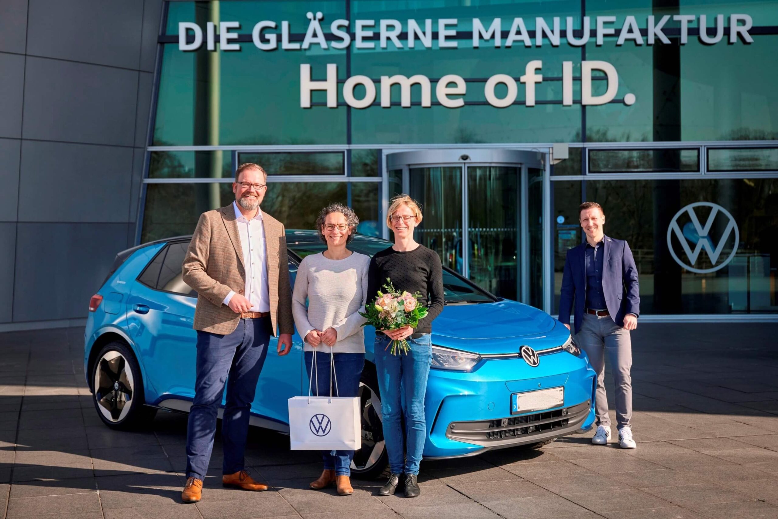 the volkswagen brand celebrates two millionth battery electric vehicle delivery since 2013 266368 1.jpg
