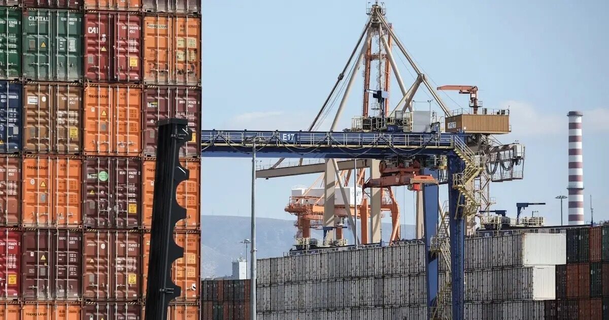 container exports peiraias eurok 1200x630.jpg