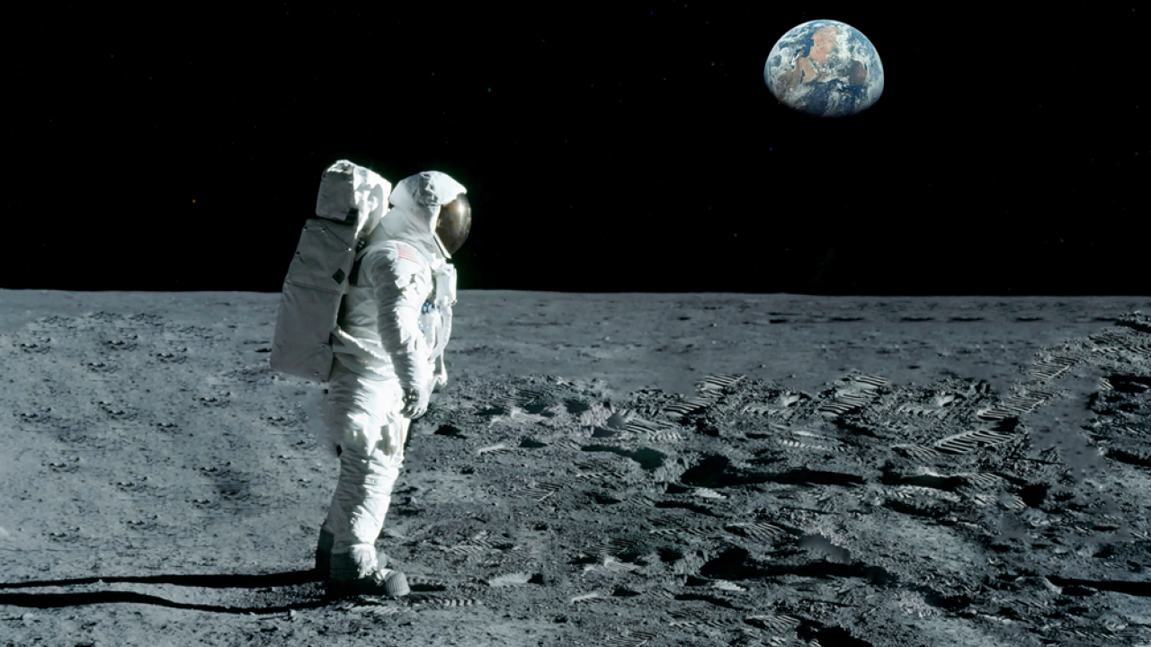 shutterstock astronaftis selini.png