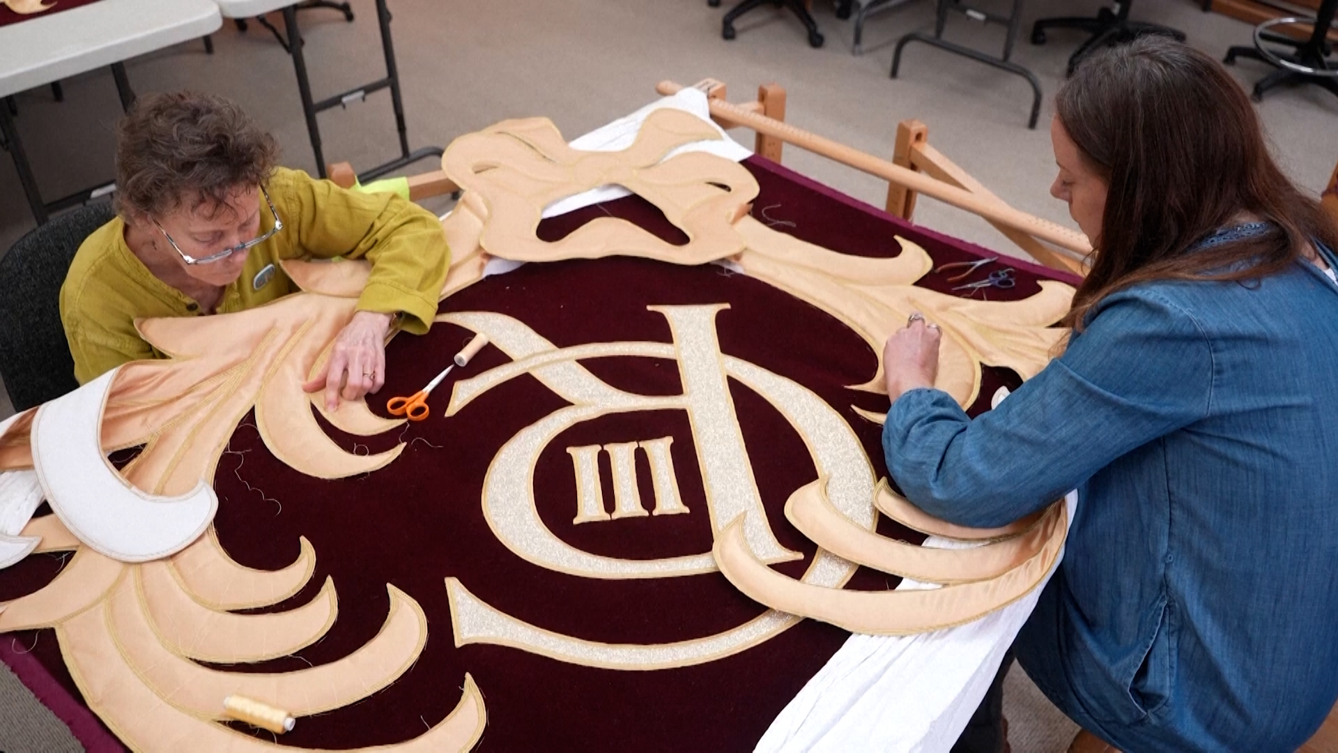 2026 04 22t010001z 1 lwd307111032026rp1 rtrwnev c 3071 britain royal opera house curtains 00 00 06 21 still001.jpg