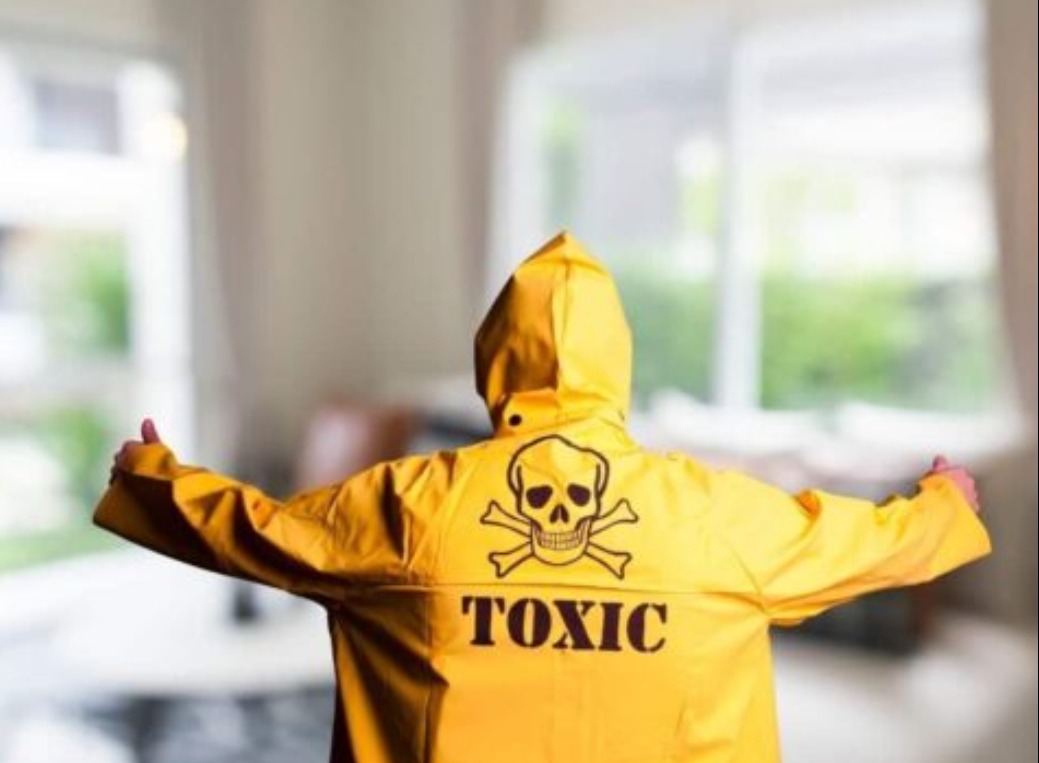 454268 gastrenterologos ta 3 toxika antikeimena sto spiti pou borei na epireazoun tin ygeia sas.jpeg