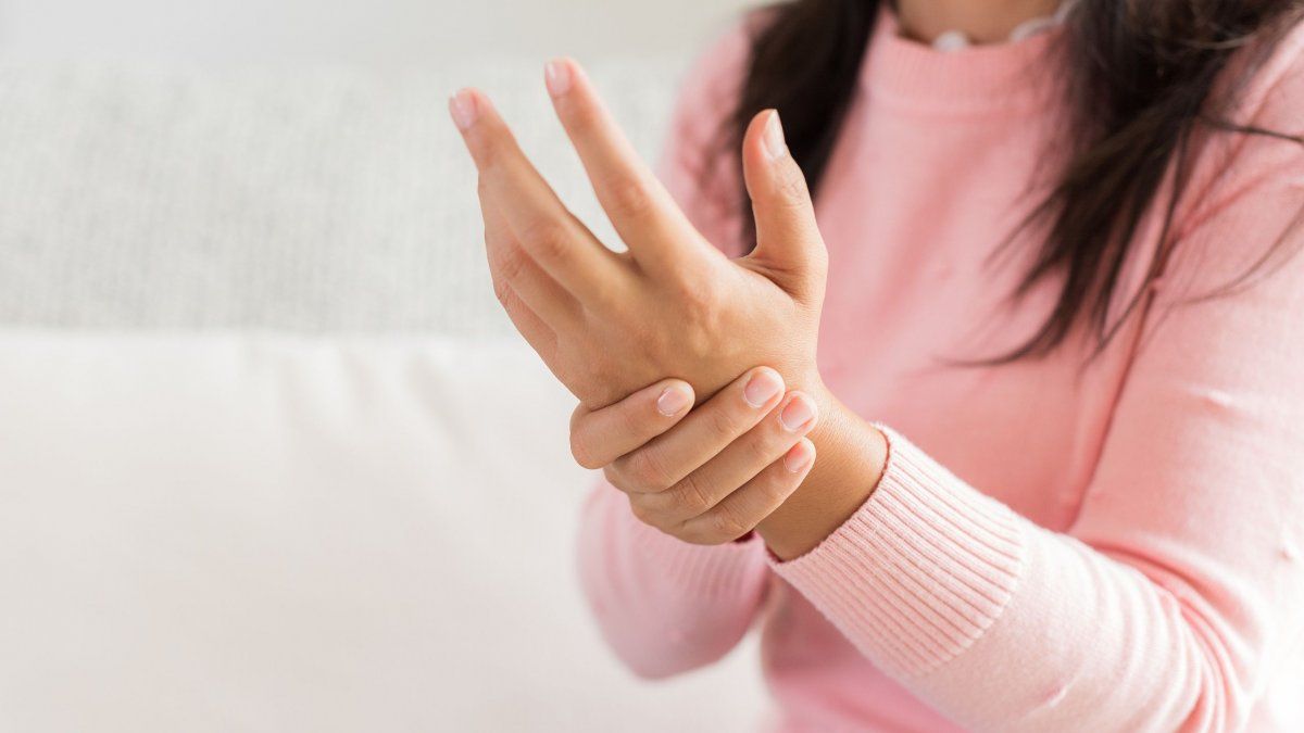 454356 sklirynsi kata plakas ta dyo sybtomata pou syndeontai me tin poreia tis nosou.jpg