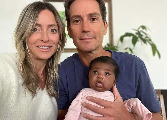 454359 den xeroume poianou to moro apoktisame martyries oikogeneion pou ypestisan lathi stin69d1f411f3c9c.avif.avif