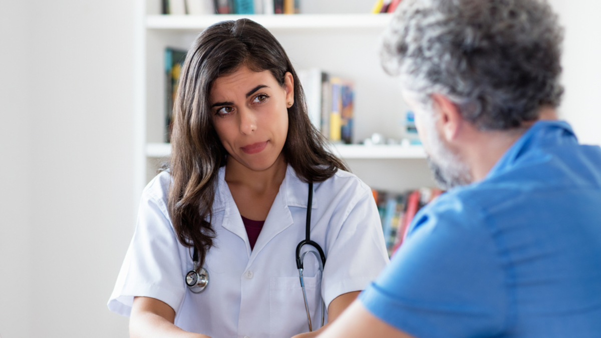 454700 i dyskoli stigmi tis diagnosis oti o asthenis echei karkino pos na tou to anakoinosei69df232728799.jpg