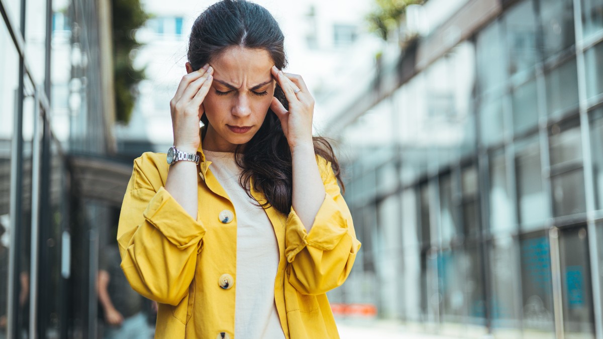 455361 o mikroskopikos echthros pou cheiroterevei tis kriseis imikranias vrisketai pantou.jpg