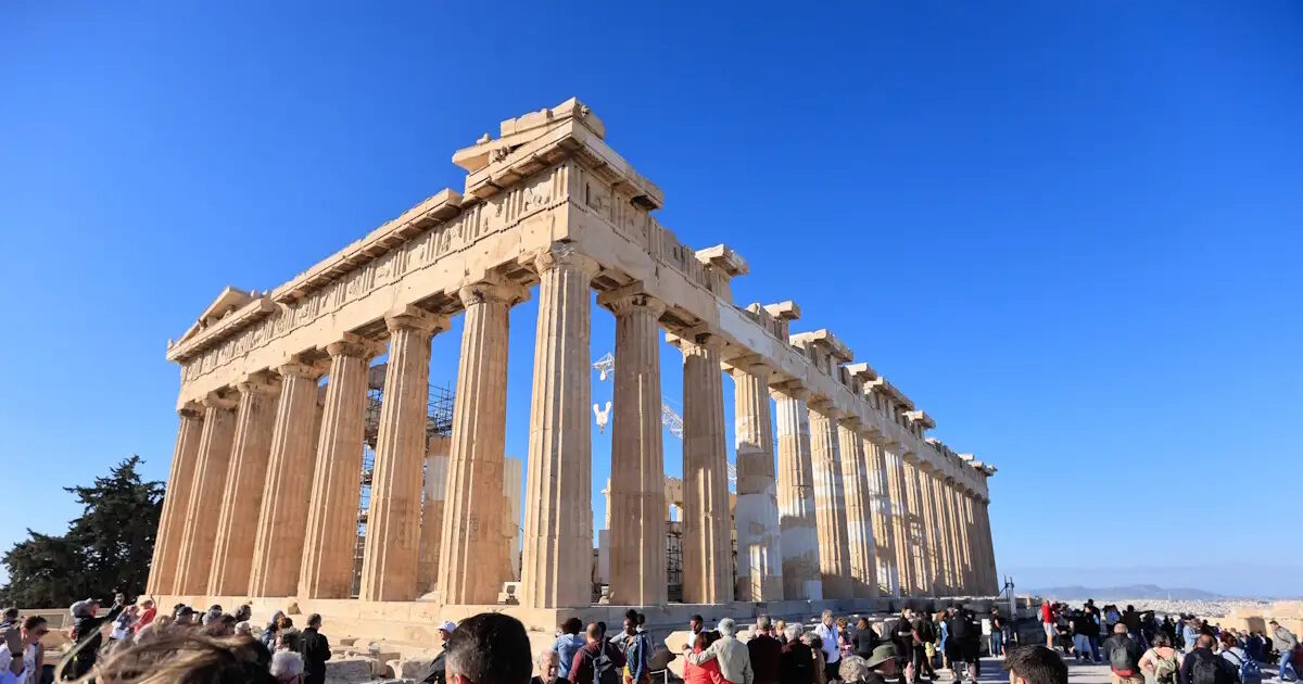 akropoli touristes eurokinissi 1200x630.jpg