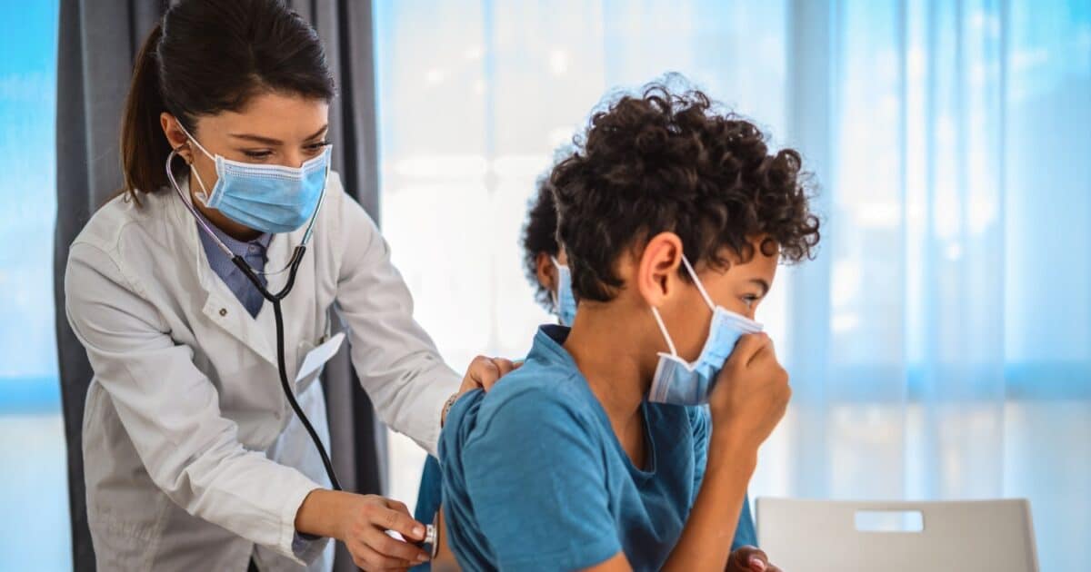 paidia giatros covid istock 1200x630.jpg