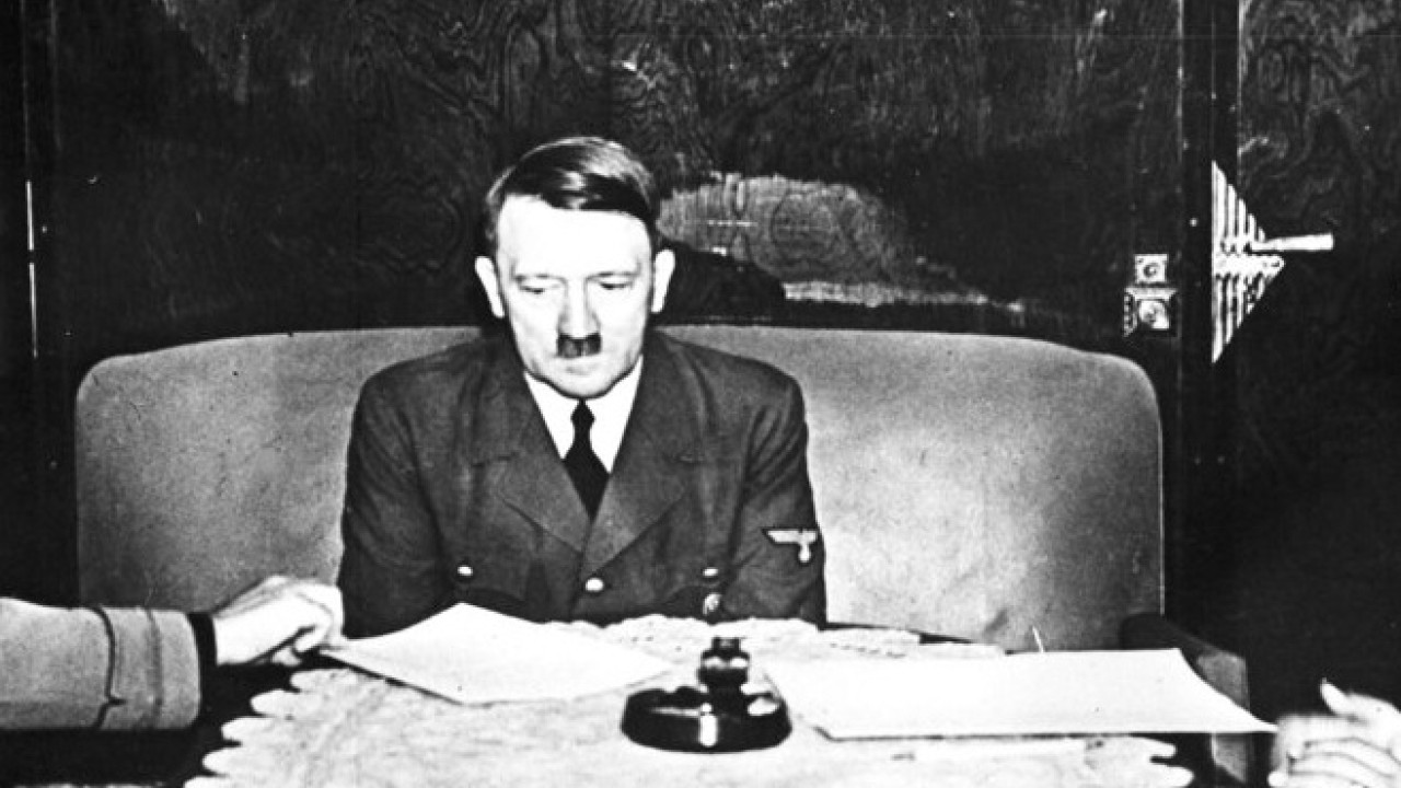 adolf hitler ap.jpg