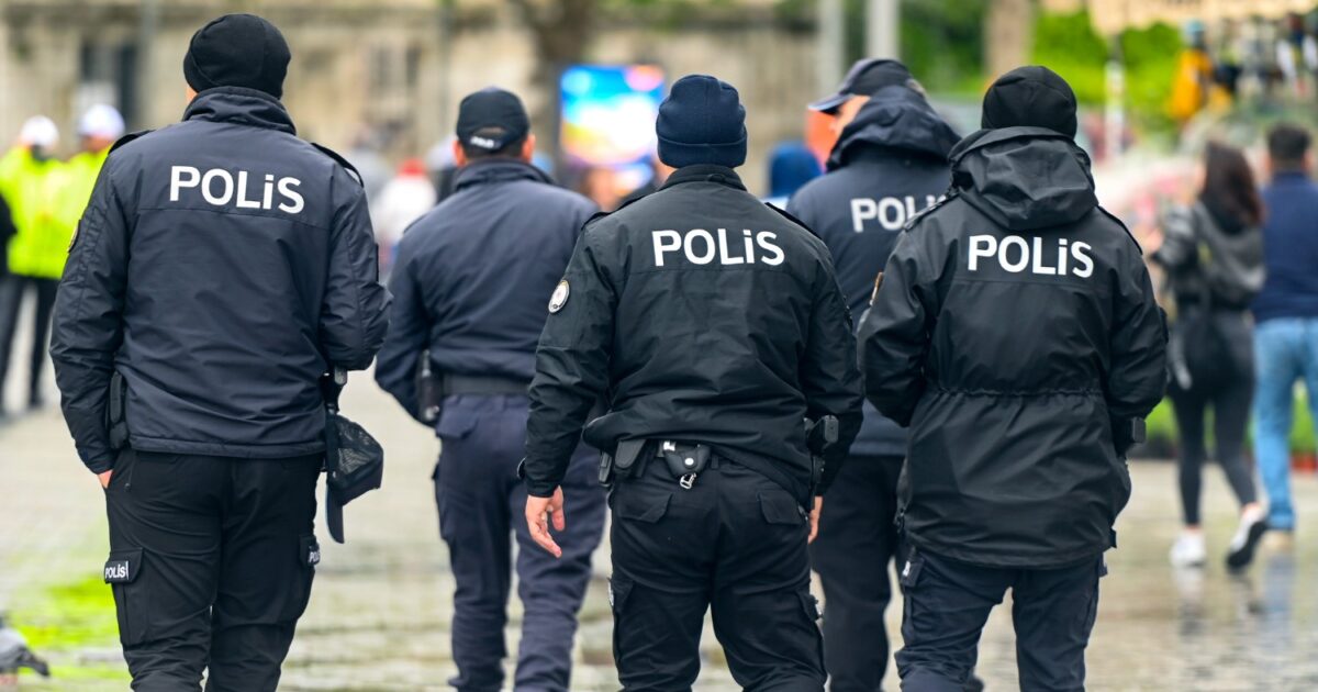 polis astynomia tourkia istock 1200x630.jpg