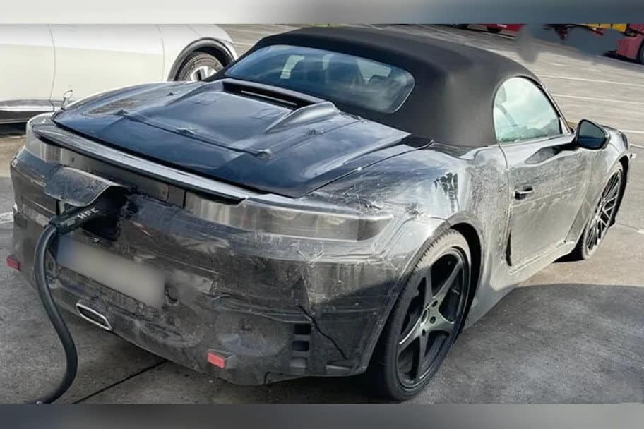 2023 02 porsche 718 boxster ev spied 1.jpg