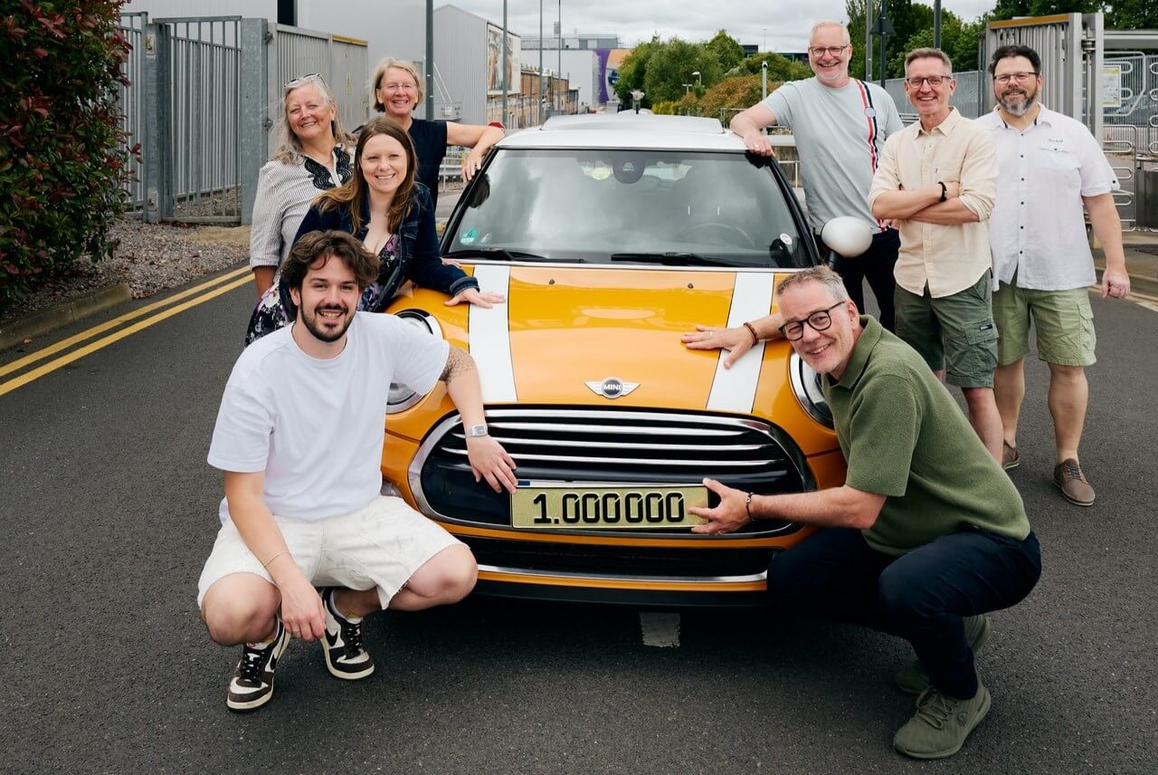 car nut drove his 2014 mini one million kilometers at 11 cents per km guns for one million miles 271922 1 0.jpg