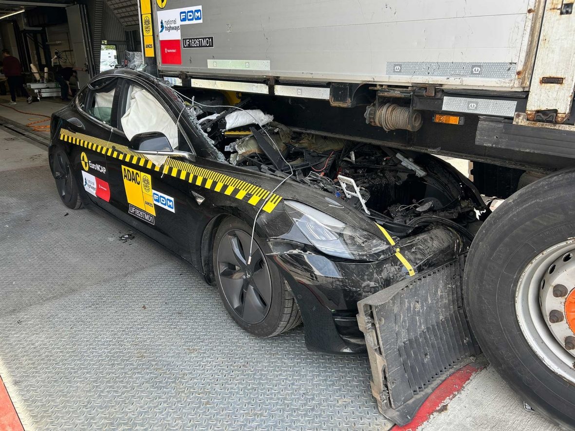 crash test car vs truck 5.jpg