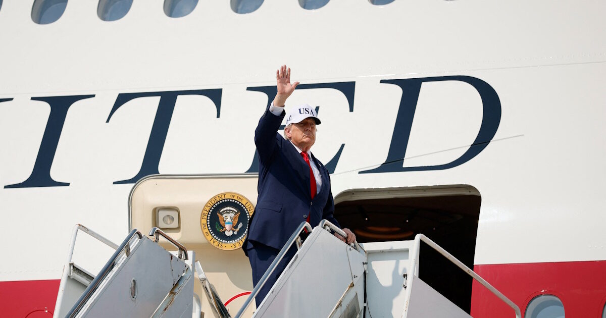 donald trump aiforce one 1200x630.jpg