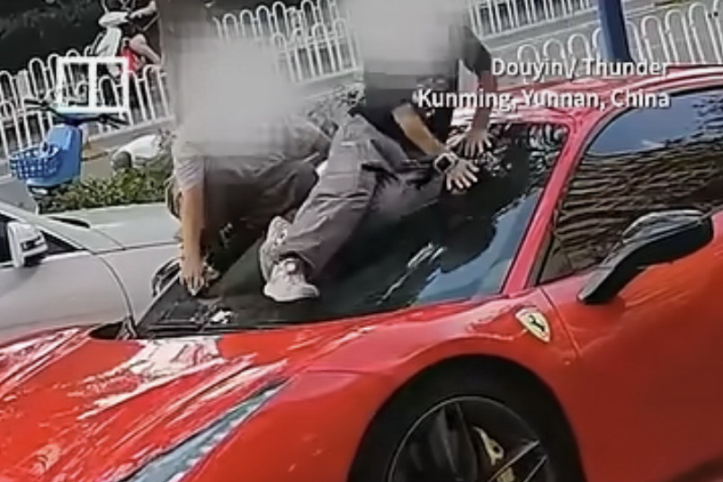ferrari 488 gtb toboggan opening.jpg