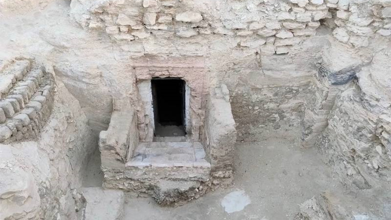 tafos aigiptos.jpg
