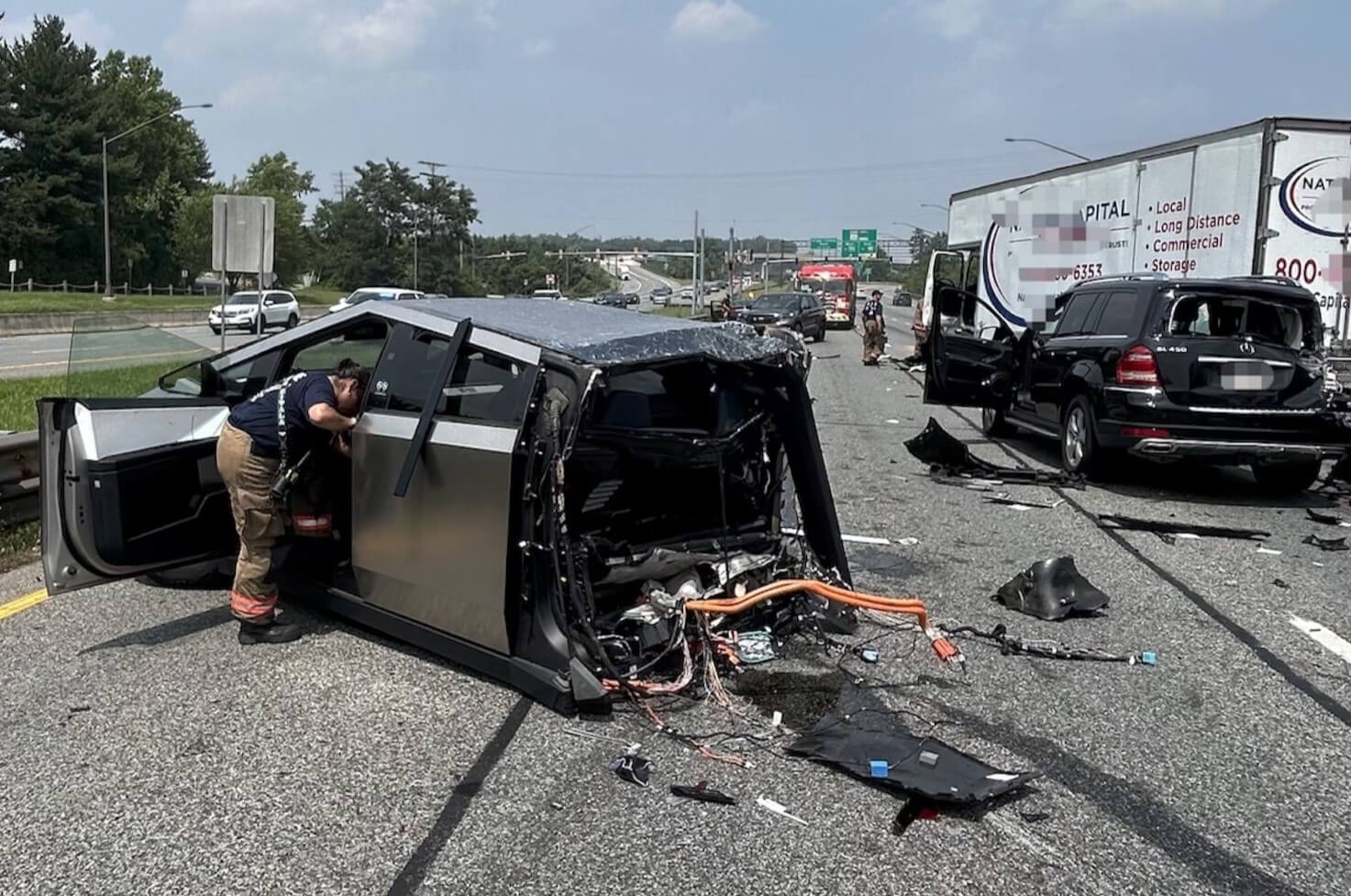 tesla cybertruck got split in two in multi car pileup 273085 1.jpg