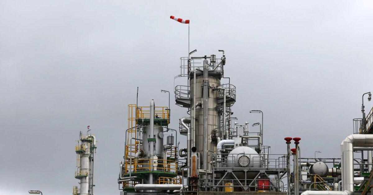 1787049083 oil industry 1 1 1200x630.jpg