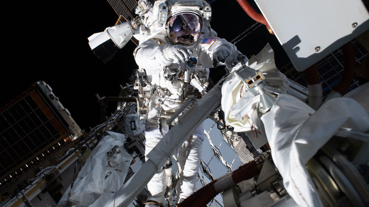 astronauts nasaphotohp7sh5rwmaavcua.jpg