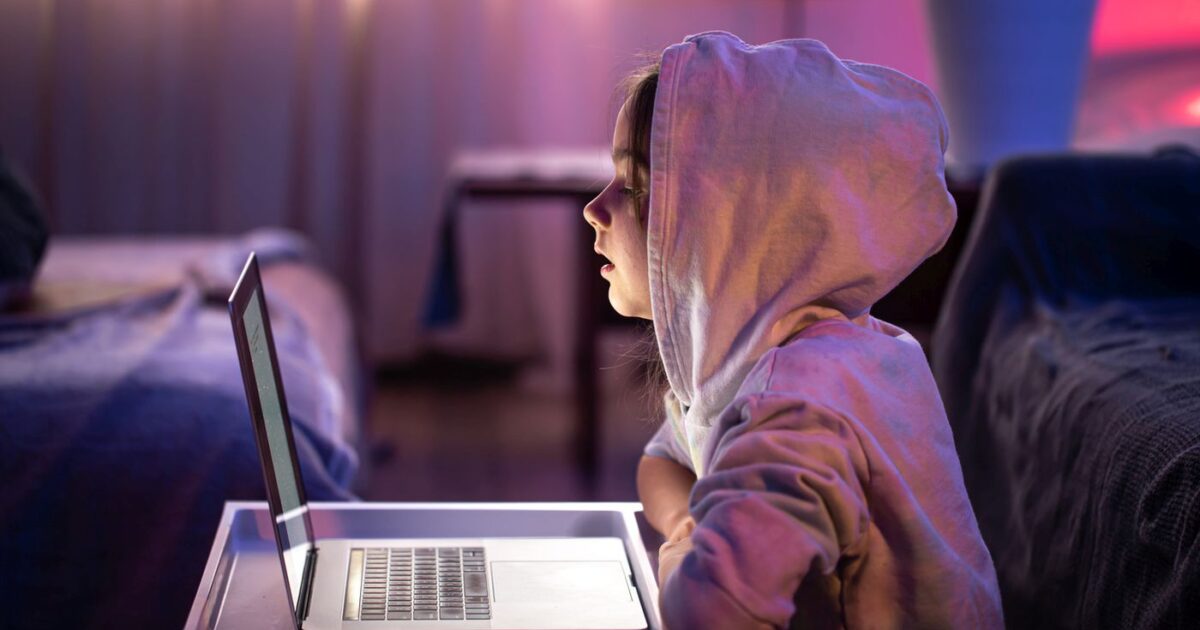 girl laptop 1200x630.jpg
