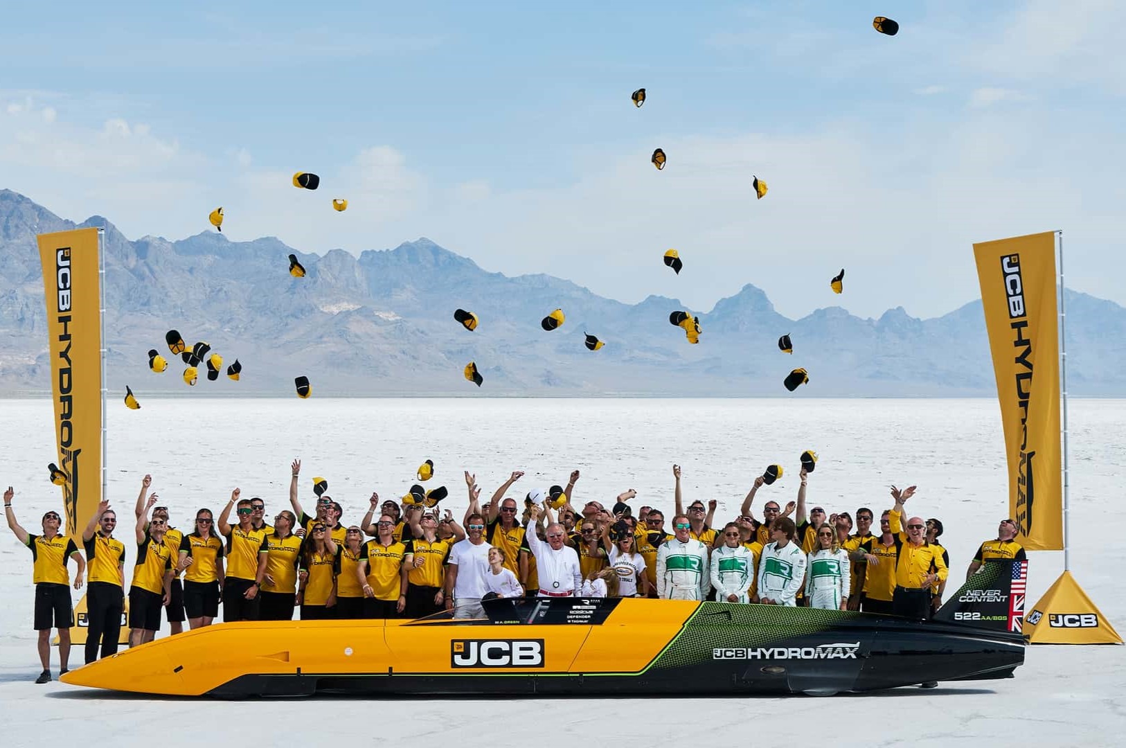 jcb hydromax sets 406.320 mph world land speed record 1.jpg