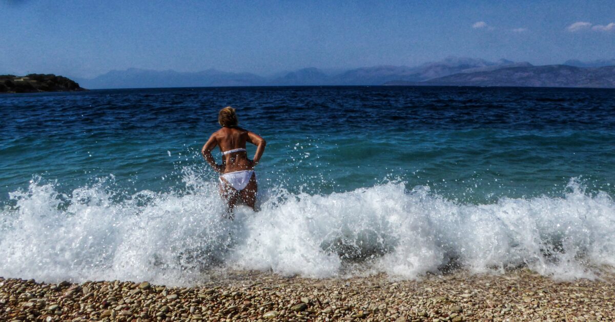 kairos aeras paralia gynaika eurokinissi 1 1200x630.jpg