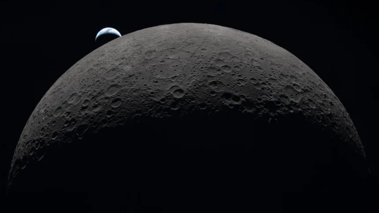 moon earth nasaart002e009287 large.jpg