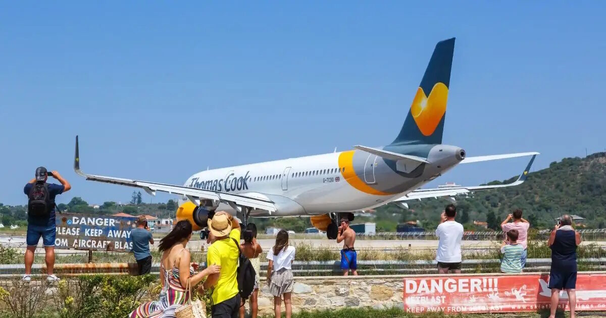 plane skiathos 10082026 1200x630.jpg