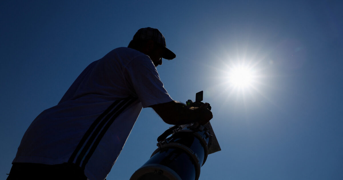 solar eclipse ekleipsi iliou reuters 1200x630.jpg