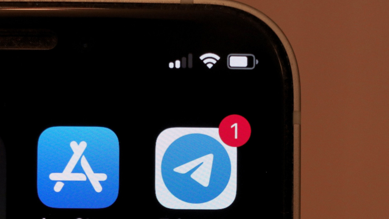 telegram applestoreshutterstock 2102039005.jpg