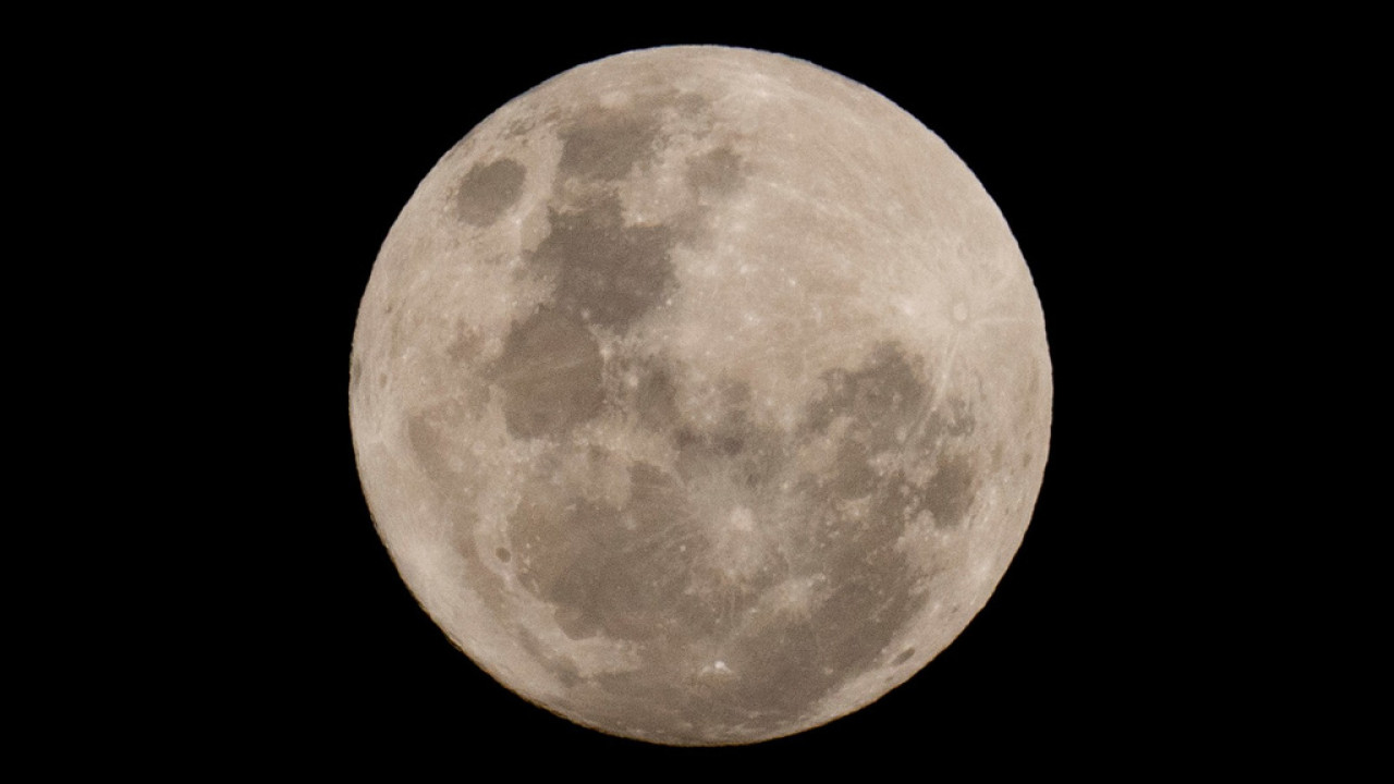 themoon ap 2.jpg