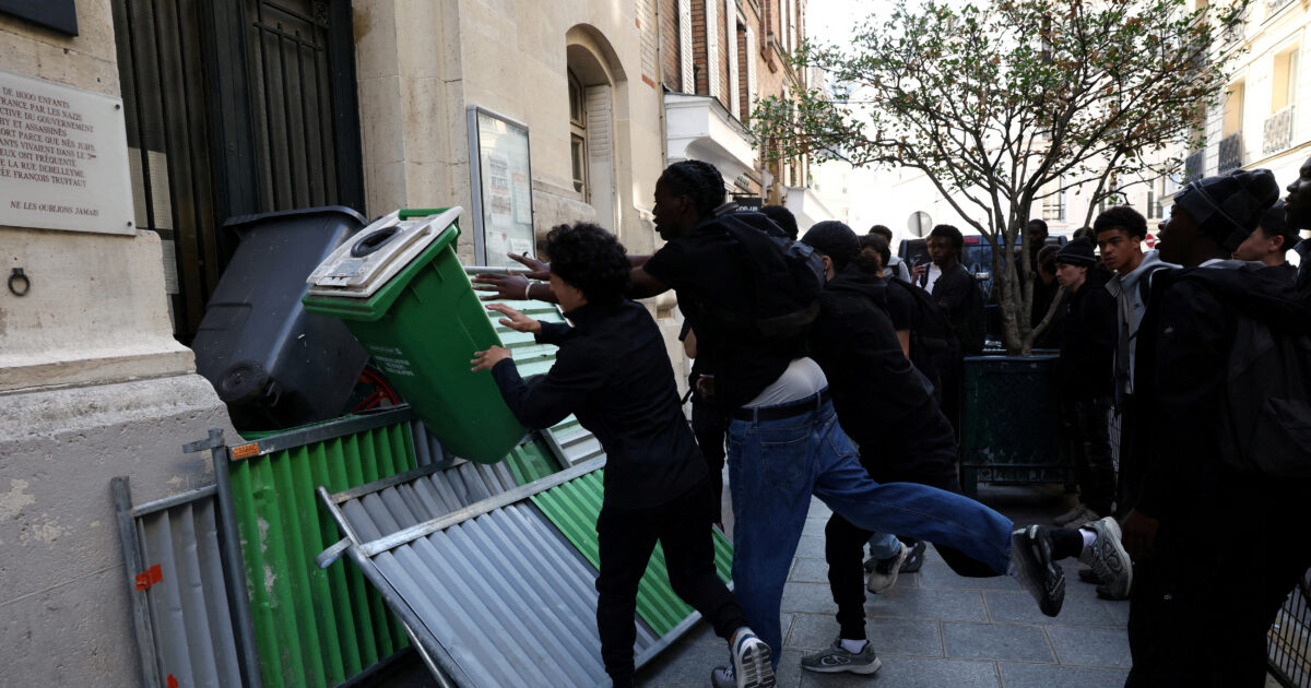 france students eurok 1200x630.jpg