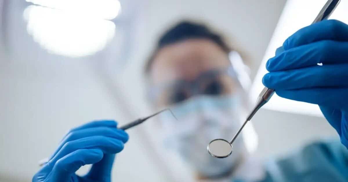 istock 2204985540 odontiatros 1200x630.jpg
