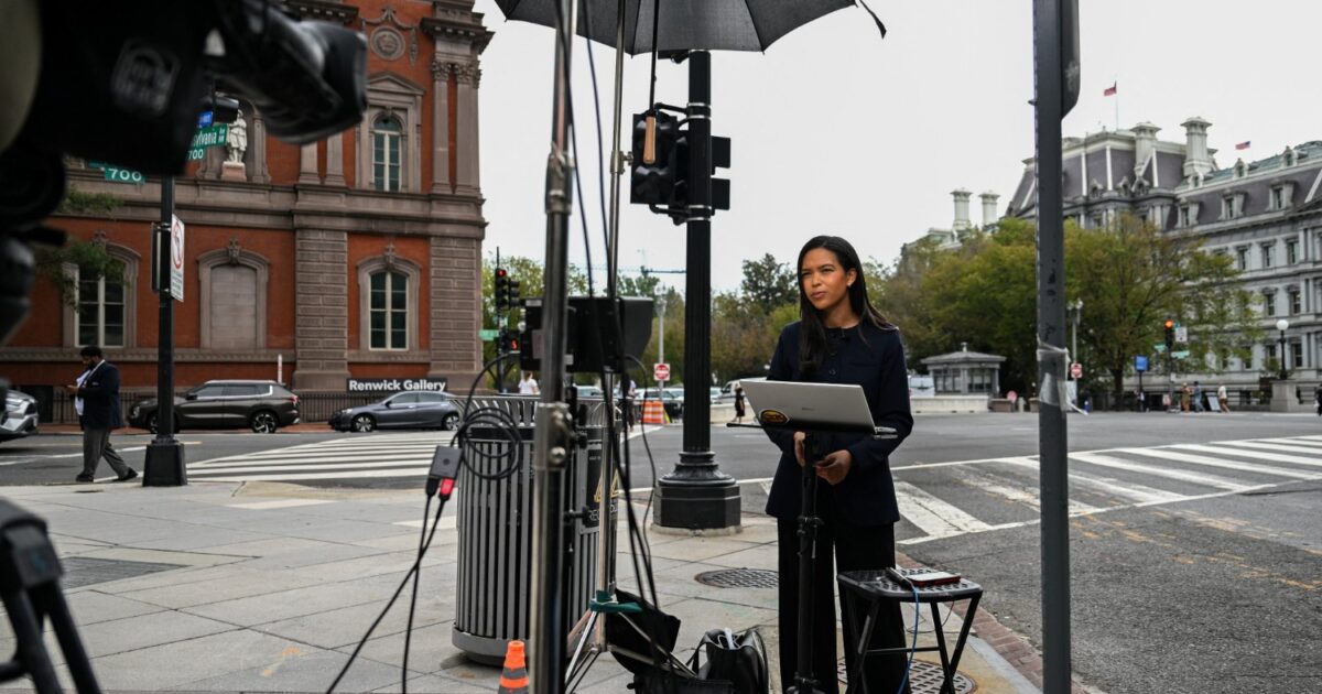 leukos oikos media reuters 1200x630.jpg