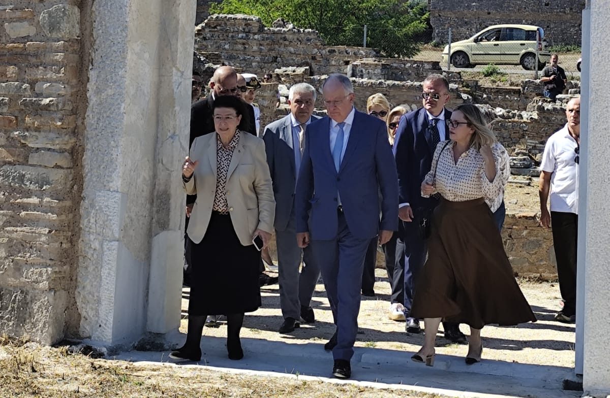 o proedros tis dimokratias kai i ypourgos politismou ston arxaiologiko xoro tis nikopolis e1790760269549.jpeg