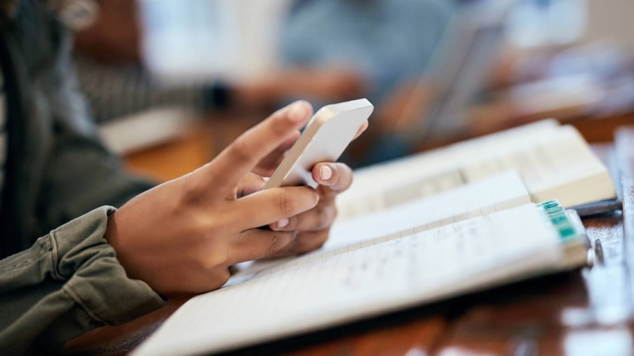 shutterstock mobilephone school.jpg