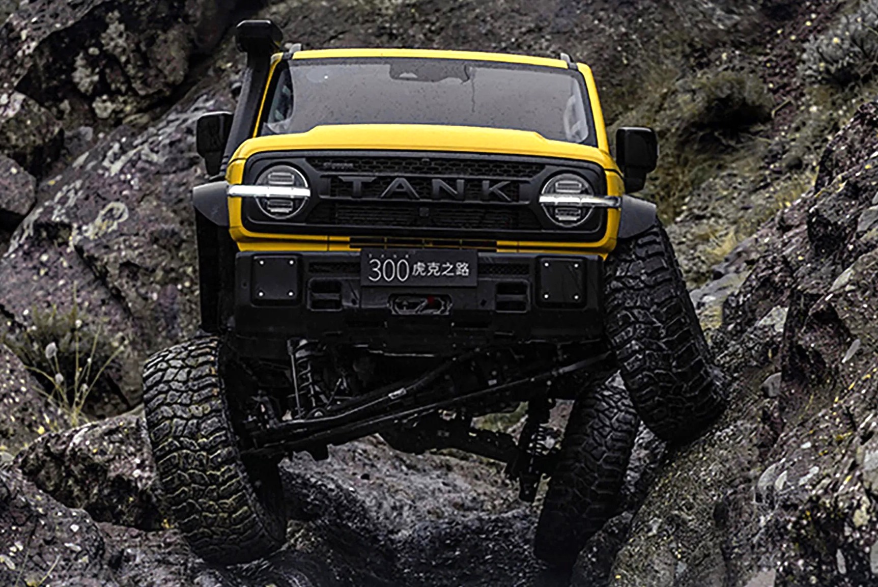 tank 300 hooke trail edition 1s 2048x1153.jpg