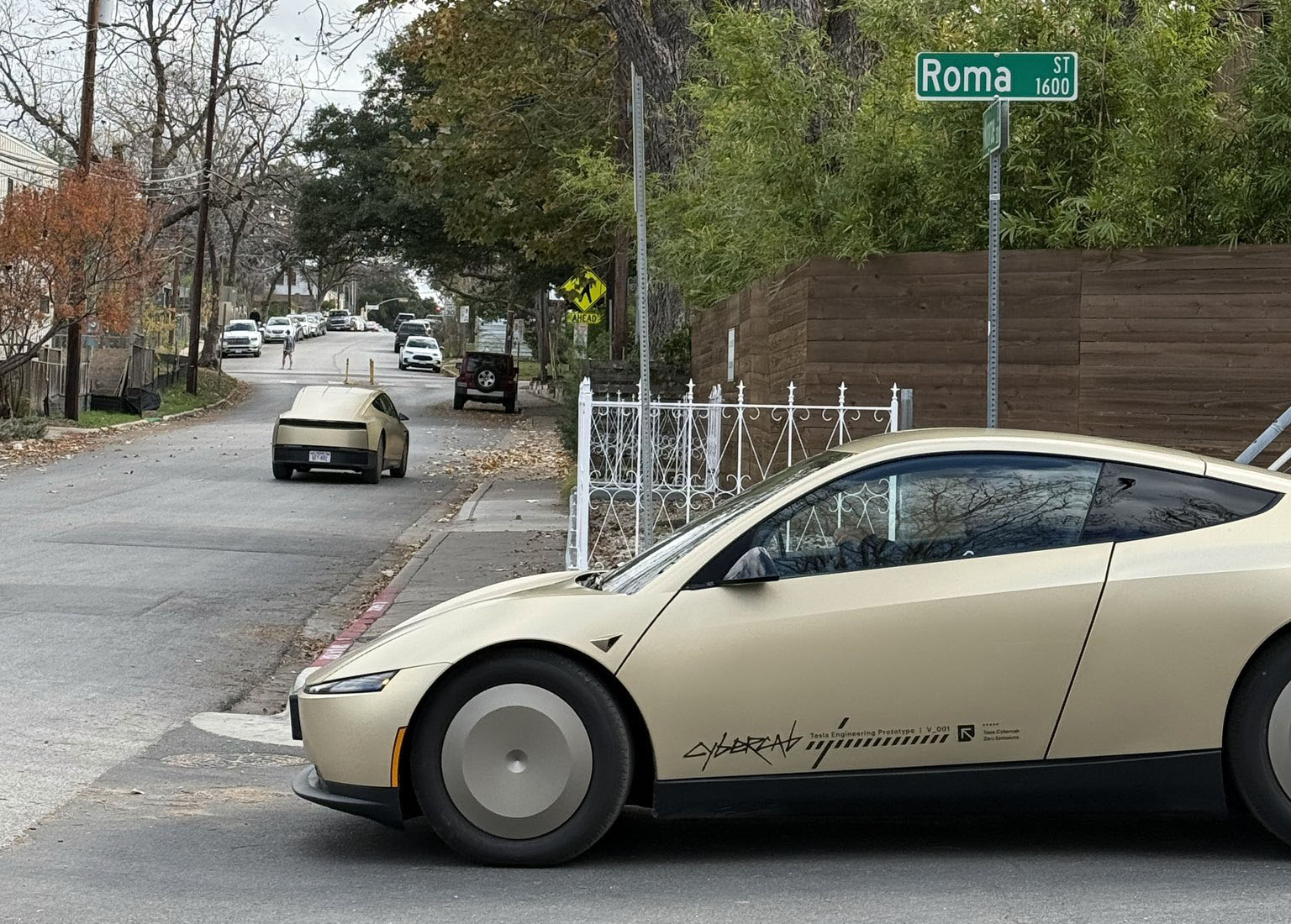 tesla cybercab 002.jpg